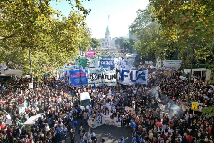 Los gremios docentes universitarios anunciaron un paro para mañana jueves tras la ratificación del veto de Milei Los gremios docentes universitarios anunciaron un paro para mañana jueves tras la ratificación del veto de Milei
