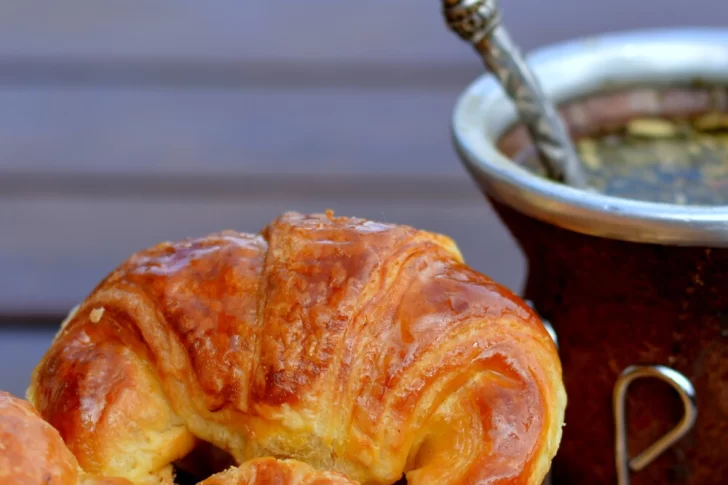 Receta de medialunas caseras: cómo preparar en casa una opción rica, fácil y perfecta para el finde