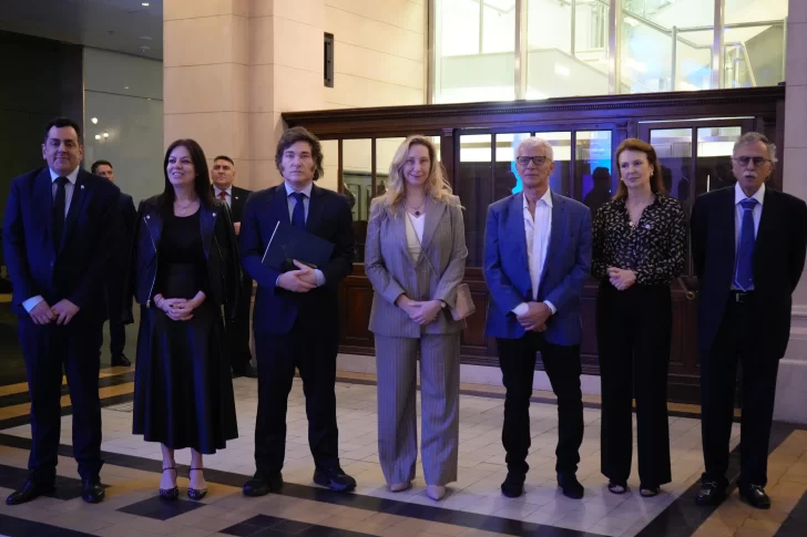 milei-cckcambionombre-1-728x485 milei-cckcambionombre-1-728x485