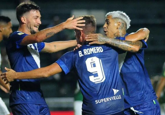 El puntero Vélez se defiende de todos El puntero Vélez se defiende de todos