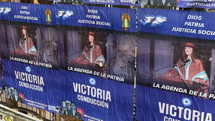 Aparecieron afiches de “Victoria Conducción” alrededor del Congreso, y Villarruel los atribuyó a “la vieja política” Aparecieron afiches de “Victoria Conducción” alrededor del Congreso, y Villarruel los atribuyó a “la vieja política”
