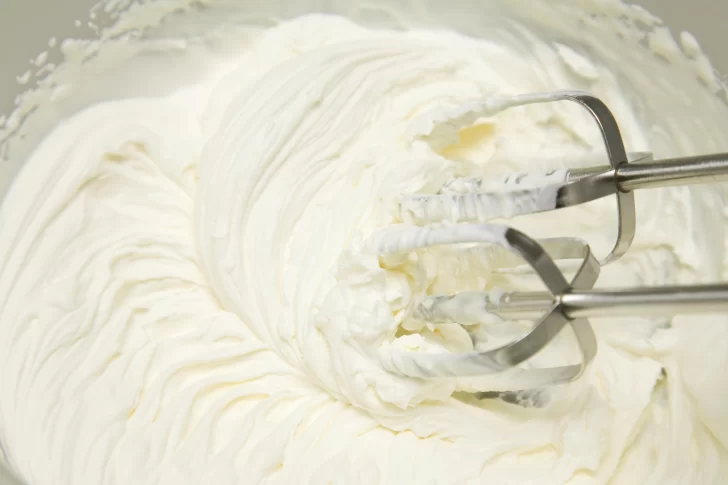 Receta de Crema chantilly casera: cómo preparar un clásico de la pastelería