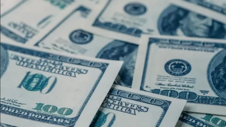 El dólar blue comenzó la semana en alza: la cotización en San Juan