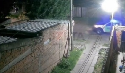 VIDEO: tenía un brote psicótico y murió tras ser atropellado cuatro veces por un patrullero VIDEO: tenía un brote psicótico y murió tras ser atropellado cuatro veces por un patrullero