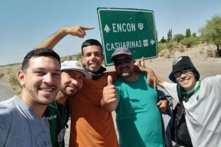 Objetivo Córdoba: los hinchas verdinegros rifan aparatos, venden comida y comparten autos para estar en la final