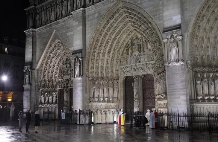 La catedral de Notre Dame reabrió sus puertas luego del devastador incendio en 2019 La catedral de Notre Dame reabrió sus puertas luego del devastador incendio en 2019