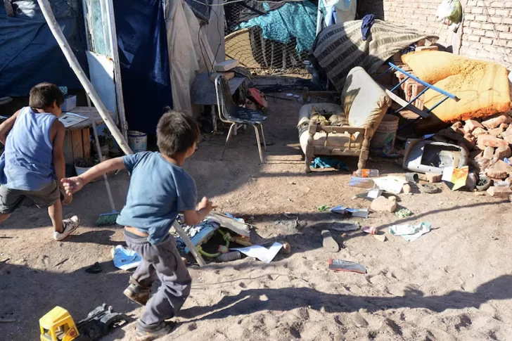 La pobreza bajó del 55 al 49,9%