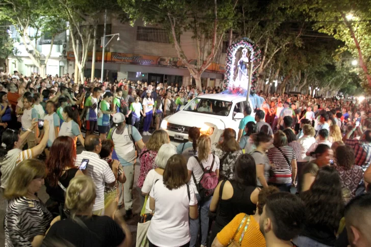 Piden flores para poder adornar a María en su día