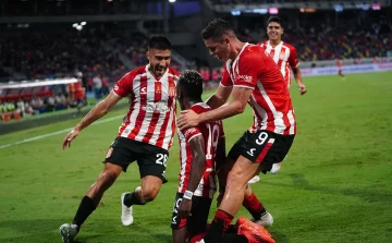 Estudiantes se floreó y festejó