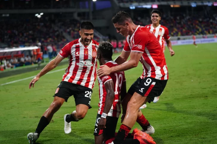 Estudiantes se floreó y festejó