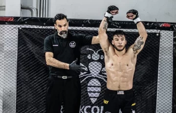 El luchador Araoz se presenta en México