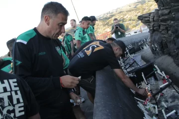 Antuña, el DT de las cábalas: reveló que guardará la ropa que usó todo el campeonato