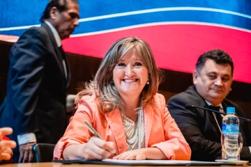 Paritaria docente: la ministra de Educación dijo que están “tratando de llegar a un acuerdo con los docentes” Paritaria docente: la ministra de Educación dijo que están “tratando de llegar a un acuerdo con los docentes”