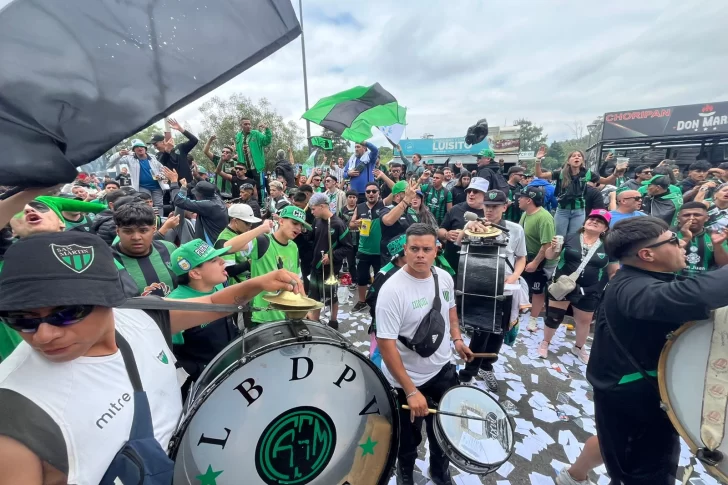 Marea verdinegra en Córdoba: miles de hinchas de San Martín llegaron al “Gigante de Alberdi” buscando la gloria