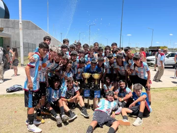 El Regional Juvenil coronó a sus campeones: Alianza ganó tres títulos y Peñarol sumó uno El Regional Juvenil coronó a sus campeones: Alianza ganó tres títulos y Peñarol sumó uno