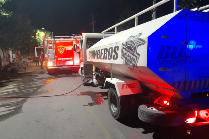 Zonda en San Juan: hubo al menos 15 intervenciones de Bomberos en incendios