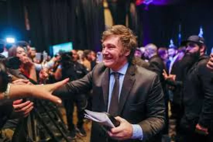 Milei no se tomará vacaciones y pidió a austeridad a ministros