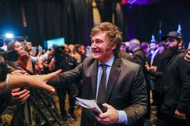 Milei no se tomará vacaciones y pidió a austeridad a ministros