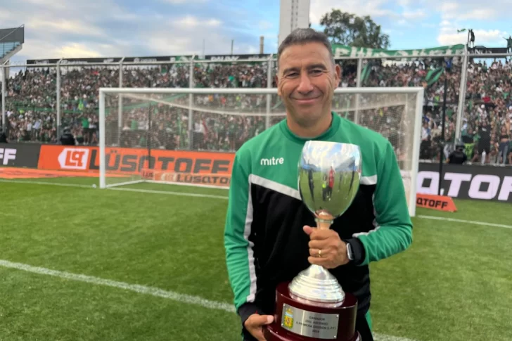 Raúl Antuña, al borde de las lágrimas: “El esfuerzo fue tremendo y todo el equipo merece este logro”