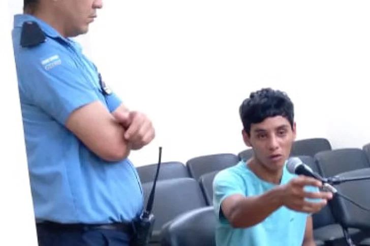 Vecinos le dan una paliza por ladrón, pero dijo fue de arriba y que encima le robaron