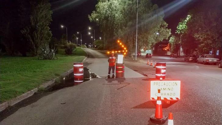 Una agente ordenaba el tránsito y fue atropellada por un conductor ebrio: terminó con la pierna quebrada Una agente ordenaba el tránsito y fue atropellada por un conductor ebrio: terminó con la pierna quebrada