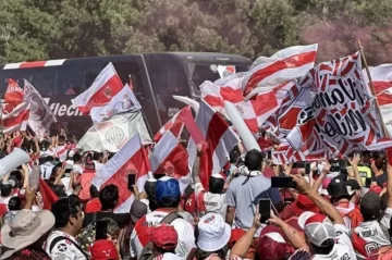 Tremenda recepción de los fanas de River
