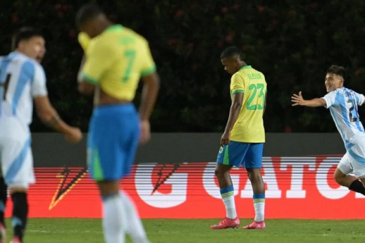 Argentina debutó con una goleada a Brasil