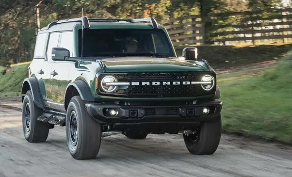 Eliminan y reducen impuestos a vehículos de alta gama y motos