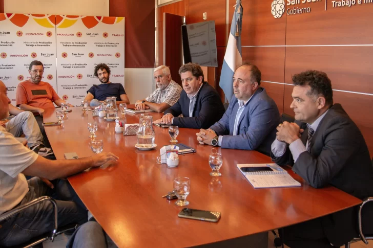 El Gobierno asegura que “no hay motivo” para que la uva cueste menos que en 2024