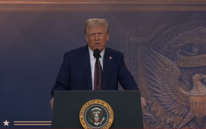 Donald Trump en el Foro de Davos: “Mi mensaje es muy sencillo, fabriquen en EEUU o paguen arancel”