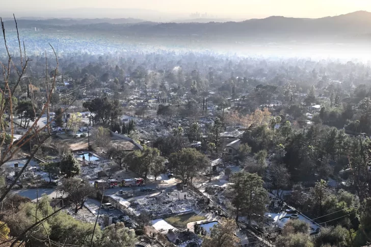 Ya son 24 los muertos por los incendios forestales de Los Ángeles