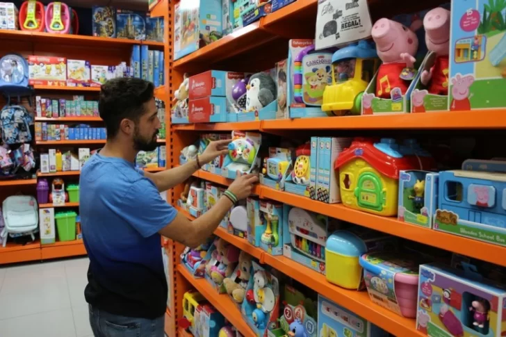 Día del Niño austero: el 39% de los sanjuaninos dice que gastará menos de $10.000 y la mayoría optará por juguetes