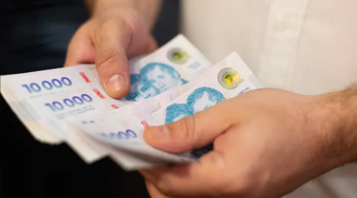 El poder adquisitivo del salario mínimo cayó al nivel más bajo desde 2001: se depreció 32% en la era Milei