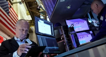 El riesgo país supera los 1260 puntos: qué pasa con el dólar y las acciones