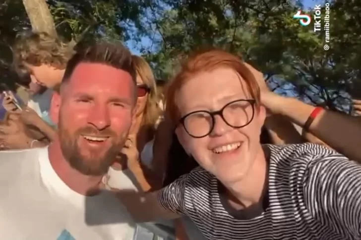 Un tiktoker fue multado por 400.000 pesos por molestar a Lionel Messi en su casa de Rosario