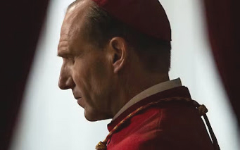 Un thriller con el que Ralph Fiennes busca su primer Oscar