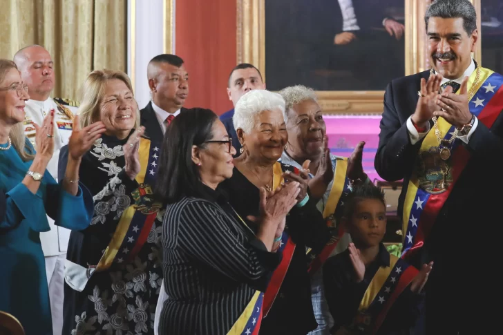 Maduro retiene el poder en Venezuela