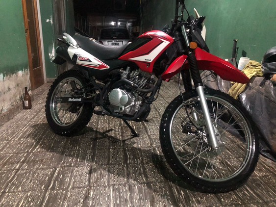 Le robaron la moto que usa para trabajar y ofrece una recompensa para encontrarla Le robaron la moto que usa para trabajar y ofrece una recompensa para encontrarla