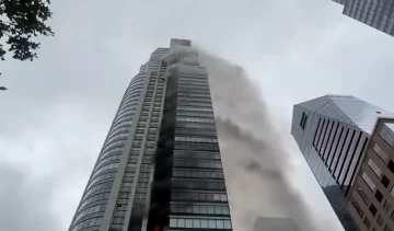 Incendio en una torre de Puerto Madero: el fuego tomó ocho pisos y hubo 100 evacuados Incendio en una torre de Puerto Madero: el fuego tomó ocho pisos y hubo 100 evacuados