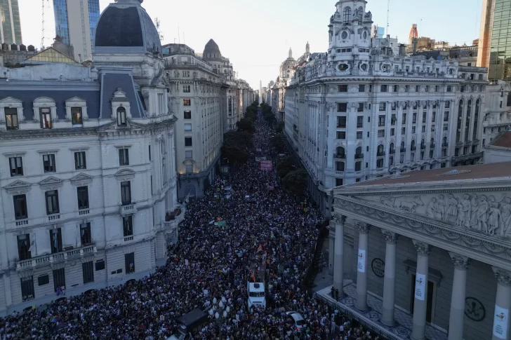 Fuerte marcha contra el discurso de Milei