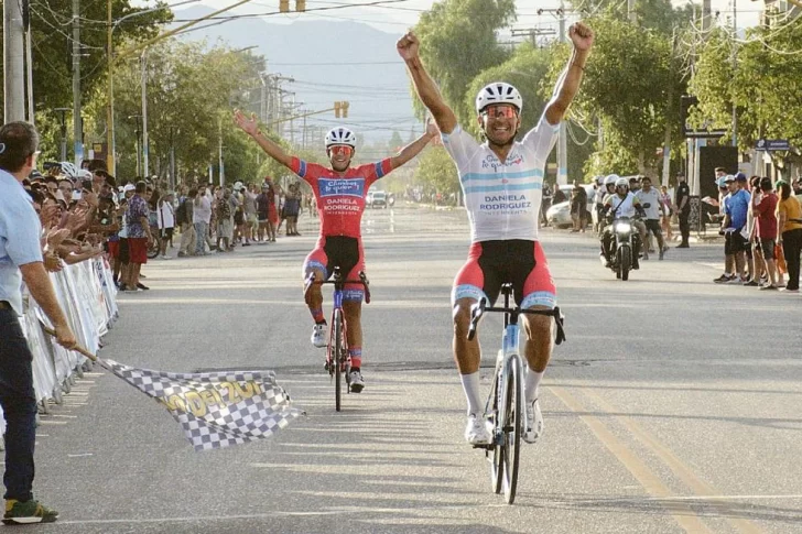 El campeón mostró su chapa