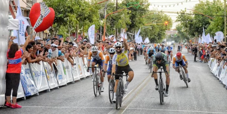 Méndez ganó y “abrió” la carrera