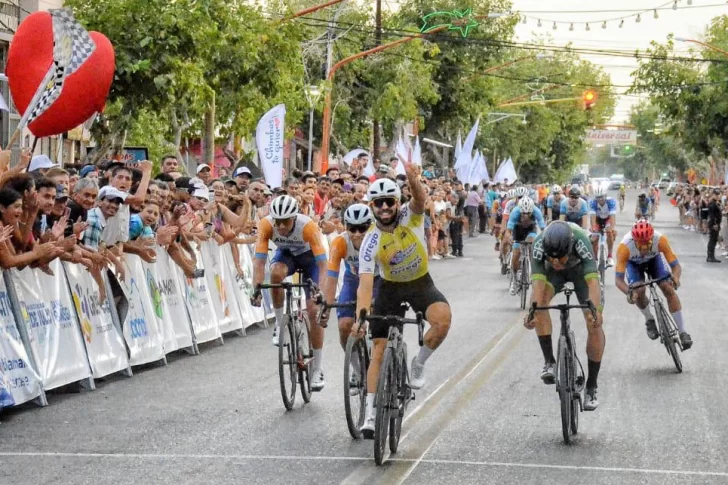 Méndez ganó y “abrió” la carrera