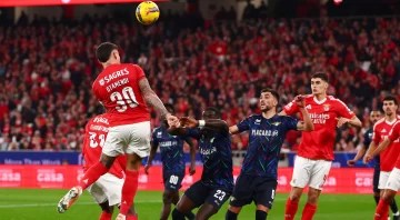 Benfica y Bayern sufrieron, Atalanta y Milan eliminados