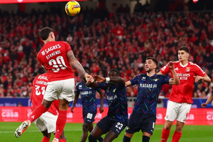 Benfica y Bayern sufrieron, Atalanta y Milan eliminados