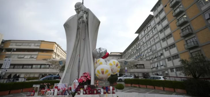 Esperanzador parte médico sobre la evolución de la salud de Francisco Esperanzador parte médico sobre la evolución de la salud de Francisco