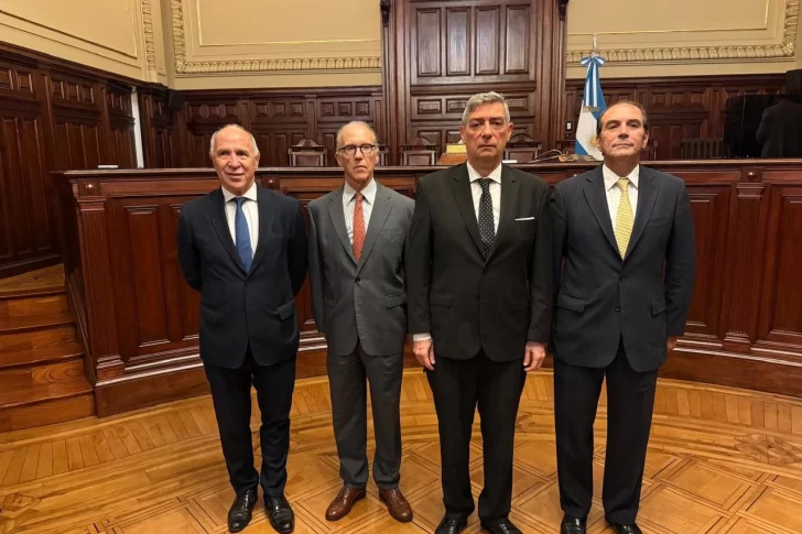 Sin familiares ni periodistas, juró uno de los dos nuevos jueces de la Corte