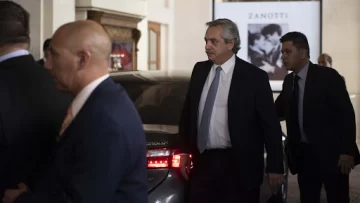 Alberto Fernández llegó a Comodoro Py para participar de una audiencia que podría definir su futuro en la causa Seguros Alberto Fernández llegó a Comodoro Py para participar de una audiencia que podría definir su futuro en la causa Seguros