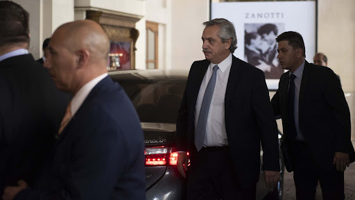Alberto Fernández llegó a Comodoro Py para participar de una audiencia que podría definir su futuro en la causa Seguros Alberto Fernández llegó a Comodoro Py para participar de una audiencia que podría definir su futuro en la causa Seguros