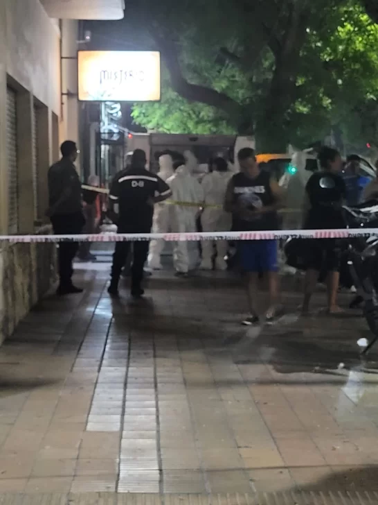 Murió una mujer de 20 años en un hotel alojamiento y detuvieron a su pareja Murió una mujer de 20 años en un hotel alojamiento y detuvieron a su pareja